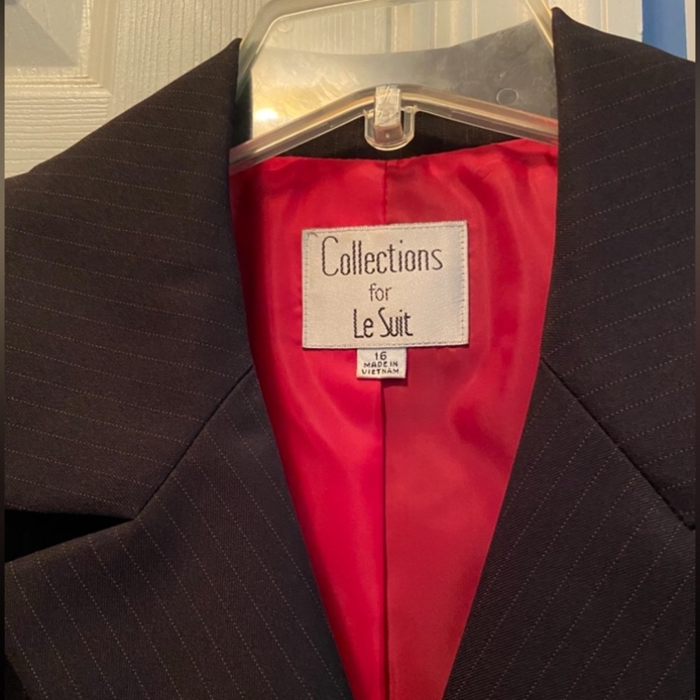 Le Suit Women’ True Black Pinstripe Blazer